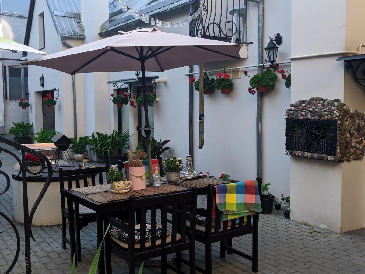 Guest House Nika - Cottages And Rooms In The Heart Of Palanga City Center מראה חיצוני תמונה