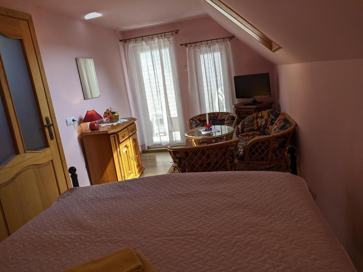 Guest House Nika - Cottages And Rooms In The Heart Of Palanga City Center מראה חיצוני תמונה