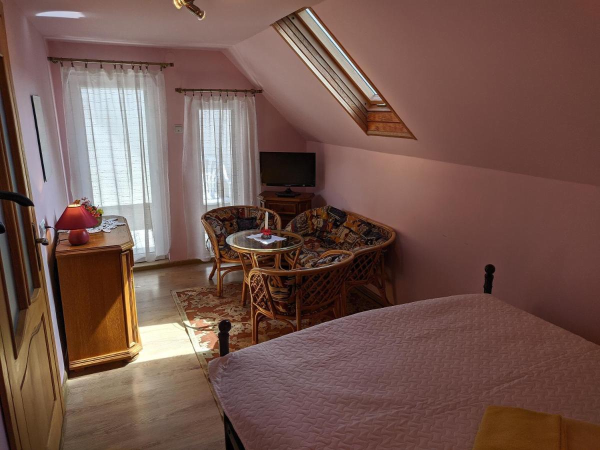 Guest House Nika - Cottages And Rooms In The Heart Of Palanga City Center מראה חיצוני תמונה