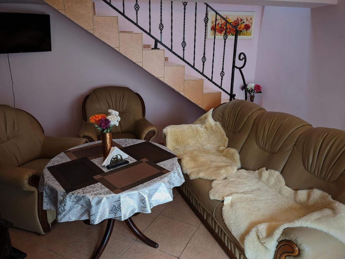 Guest House Nika - Cottages And Rooms In The Heart Of Palanga City Center מראה חיצוני תמונה