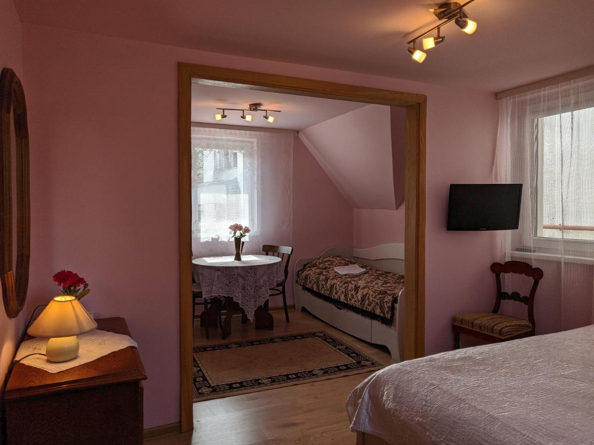 Guest House Nika - Cottages And Rooms In The Heart Of Palanga City Center מראה חיצוני תמונה